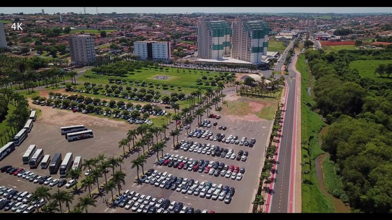 Em Olimpia: Divertido Próximo Ao Thermas Dos Laranjais Apartment